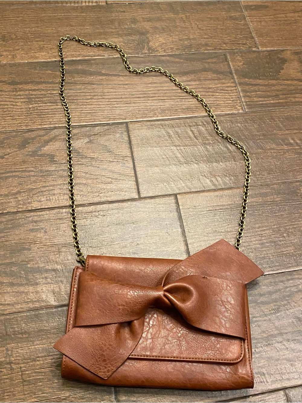 Anthropologie Bag Women
Brown Vegan Faux Leather Bella
Bow Envelope Clutch Chain